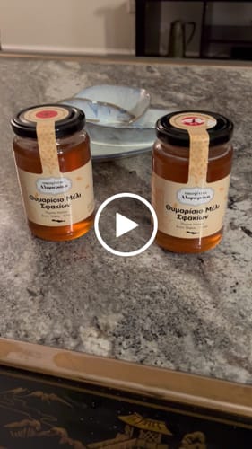 Customer video review of Cretan Thyme Honey from Sfakia – natural, antibacterial, perfect for yogurt & herbal teas | 450g