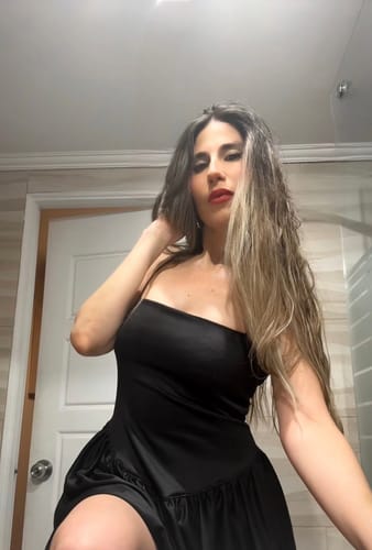 Customer photo review of VESTIDO EMELINE NEGRO