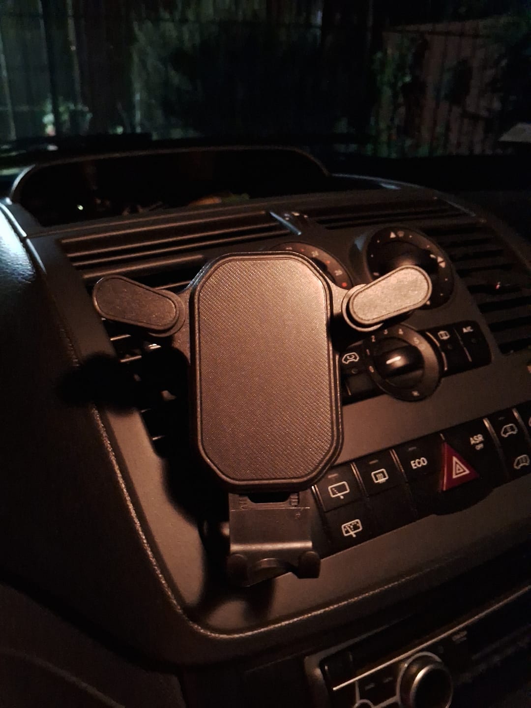 Customer photo review of Air Phone Holder™ | Soporte de Celular Para Vehículo