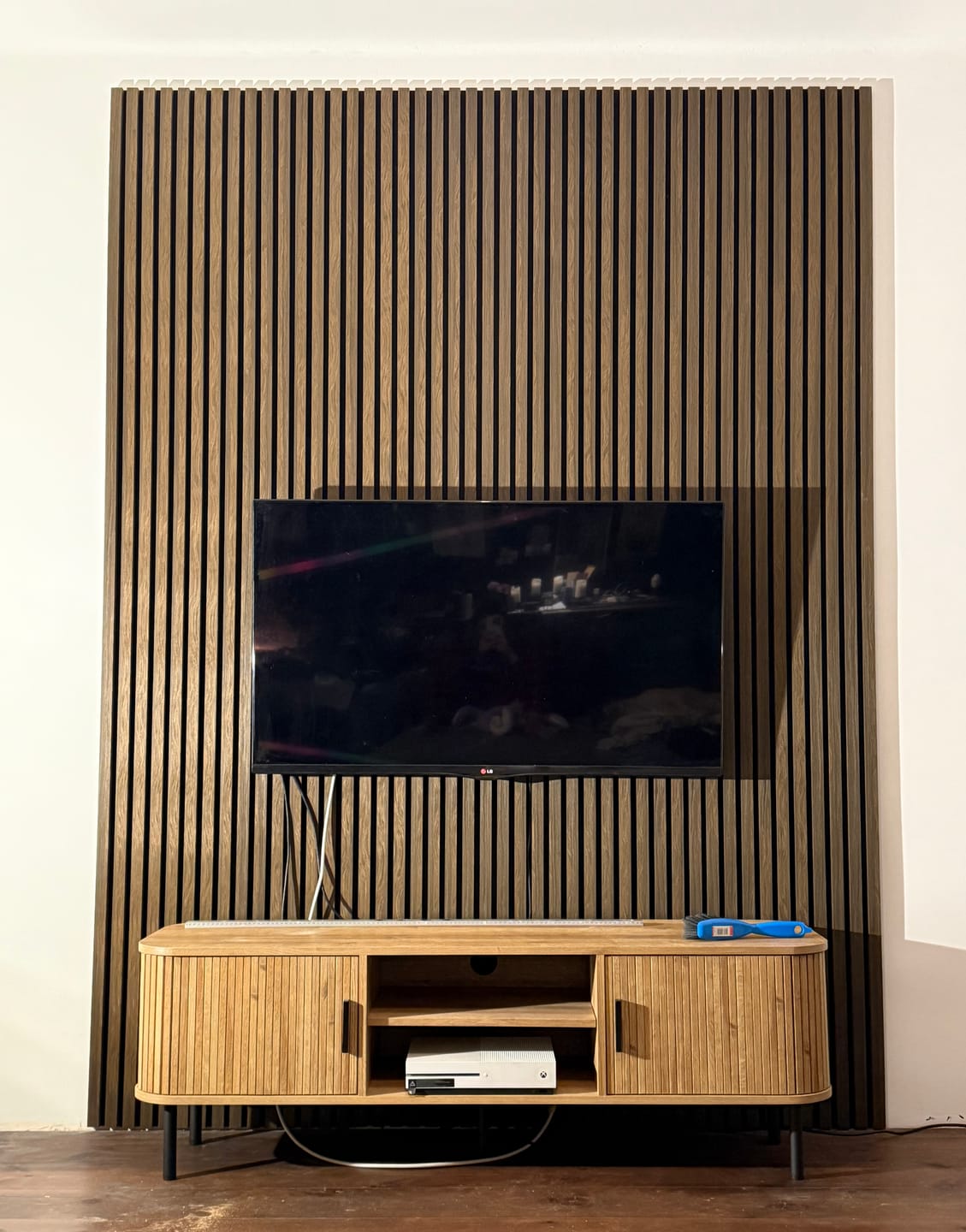 Customer photo review of Akustikpaneele Eiche Geräuchert - 240 cm x 60 cm