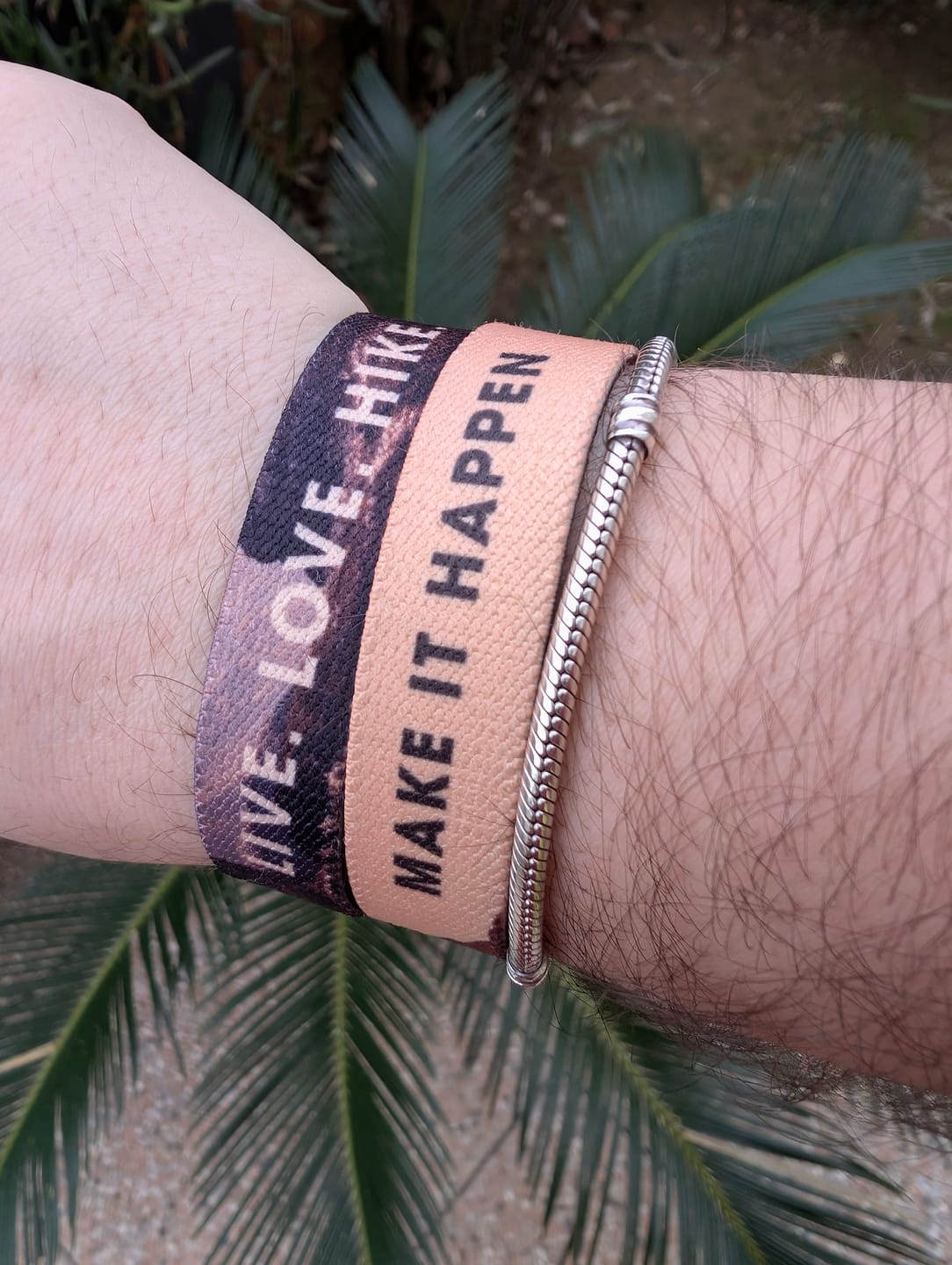 Customer photo review of LIVE. LOVE. HIKE. - Elastisches Armband