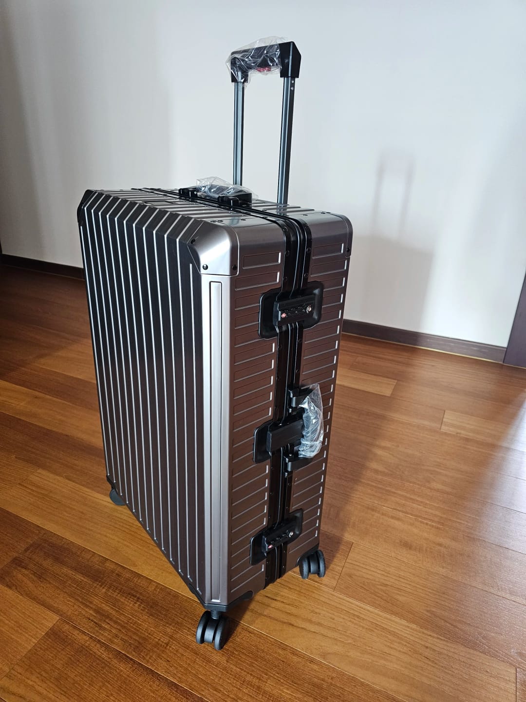 Customer photo review of Aluminum Trolley Suitcase Waterproof Cabin Luggage — Silver | KIMLUD