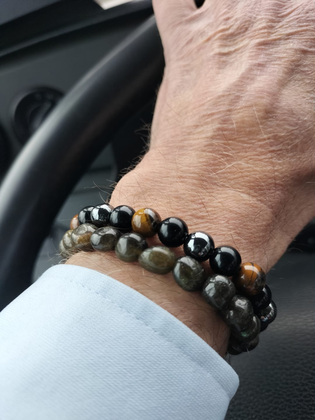 Customer photo review of Bracelet "Triple Protection" en Hématite, Oeil de Tigre et Obsidienne