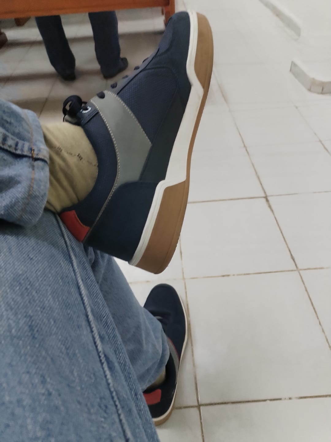 Customer photo review of Tenis Style Hank Azul Marino