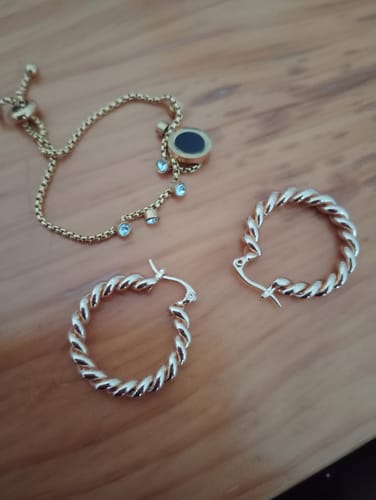 Customer photo review of 18k Gold Black Gem Diamond Bracelet