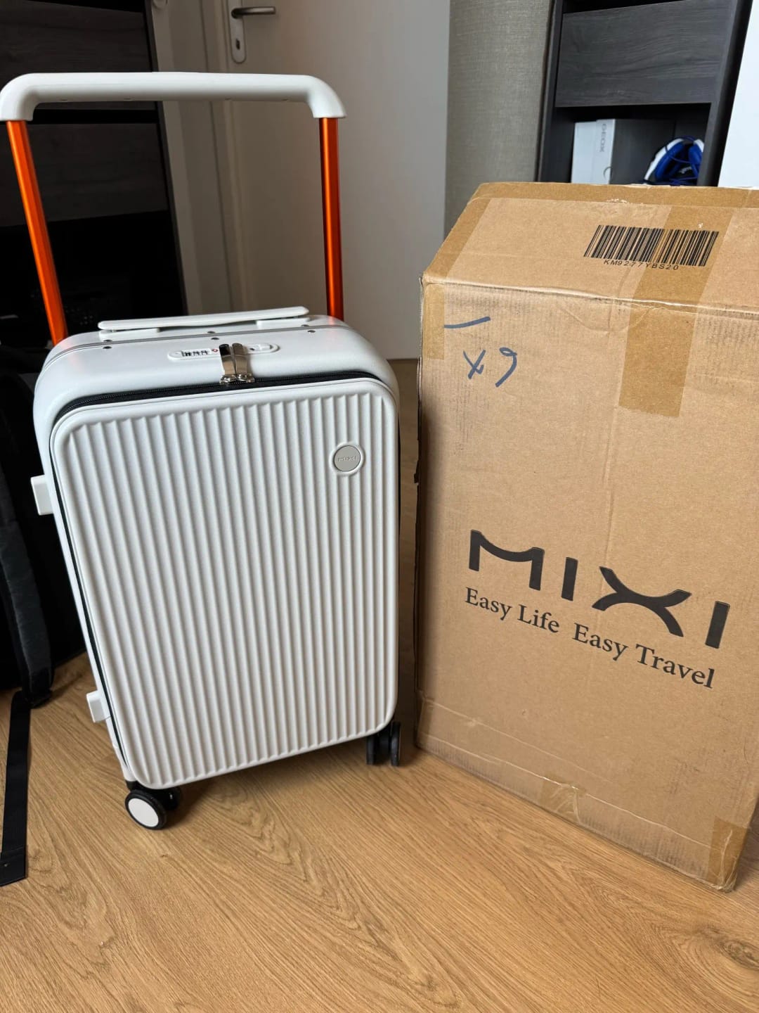 Customer photo review of PC Aluminum Frame Carry-On Luggage Front Laptop Pocket — Steel Gray | KIMLUD