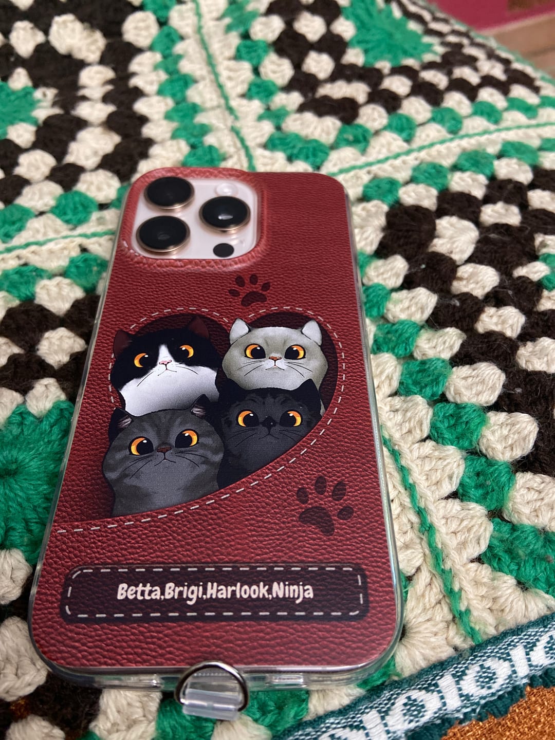 Customer photo review of Gatto con cuore aspetto similpelle - Custodia per il telefono personalizzata