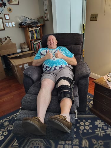 Customer photo of an Irene House 9188ET lift recliner at home