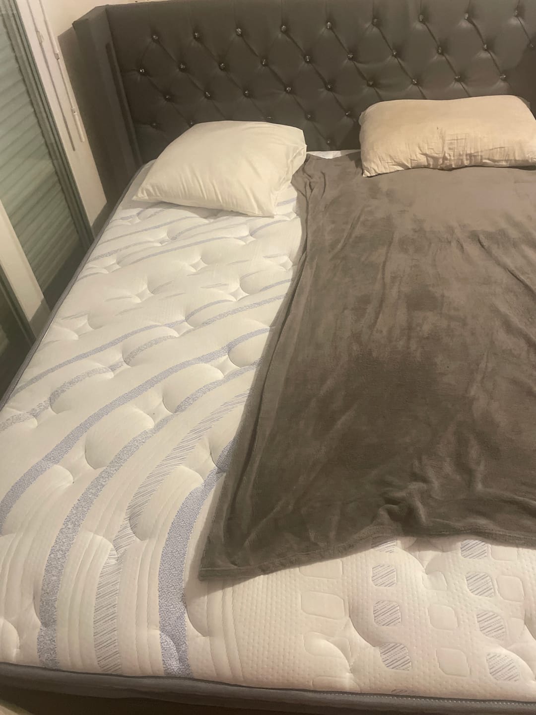 Customer photo review of Matelas mémoire de forme épaisseur 28 cm - MEMORIS