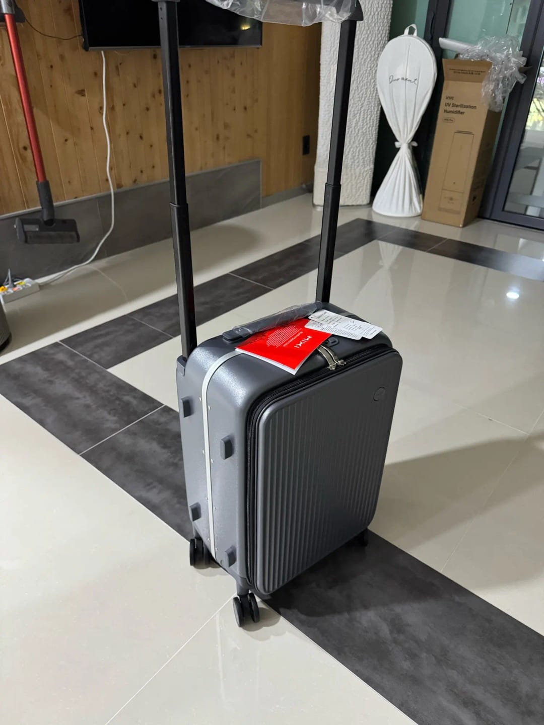 Customer photo review of PC Aluminum Frame Carry-On Luggage Front Laptop Pocket — Steel Gray | KIMLUD