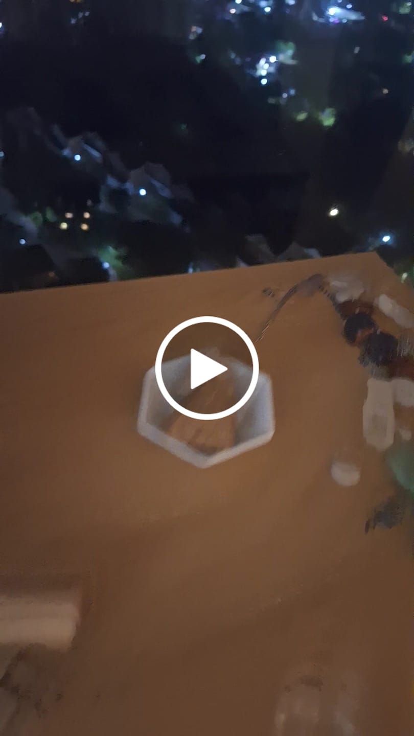 Customer video review of Palo Santo en pirámides