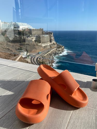 Customer photo review of HappyFlops