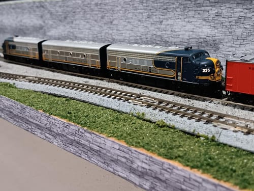 Customer photo review of BLI 7764 EMD F7A, ATSF 335, Bluebonnet, Paragon4 Sound/DC/DCC, N