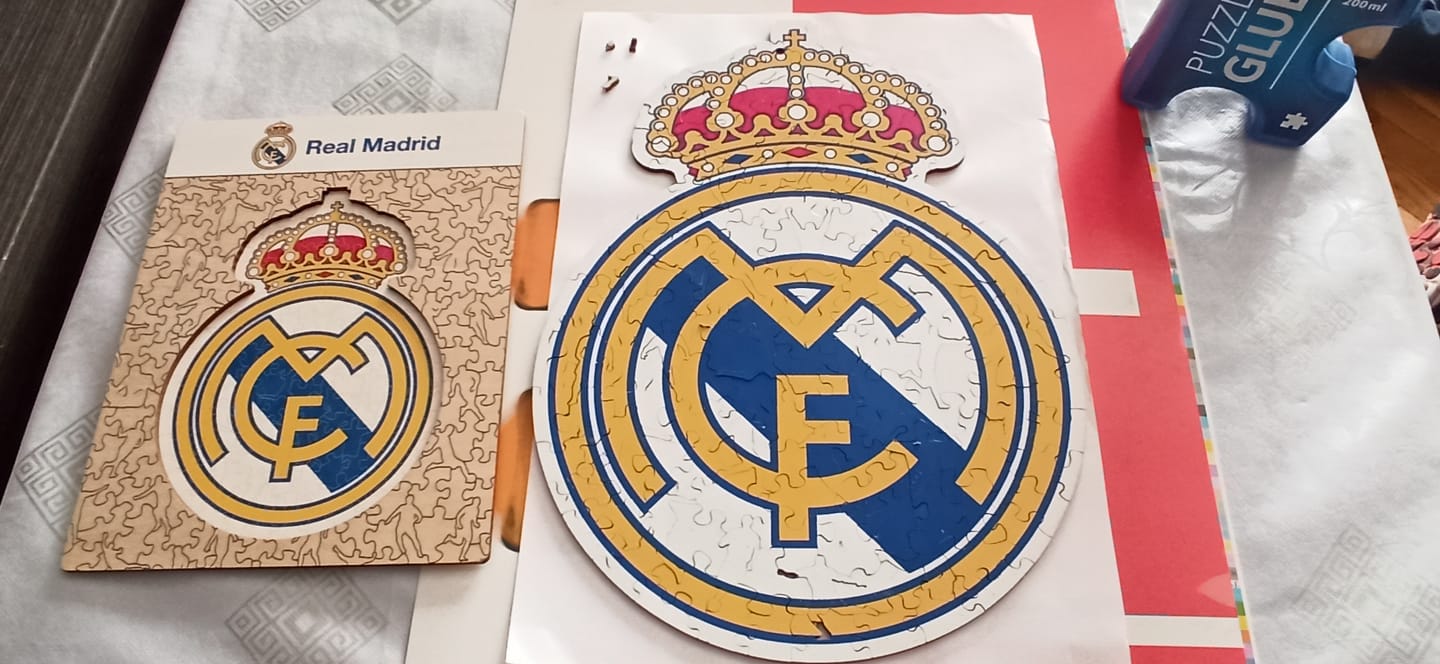 Customer photo review of Real Madrid CF® Logo - Rompecabezas de Madera