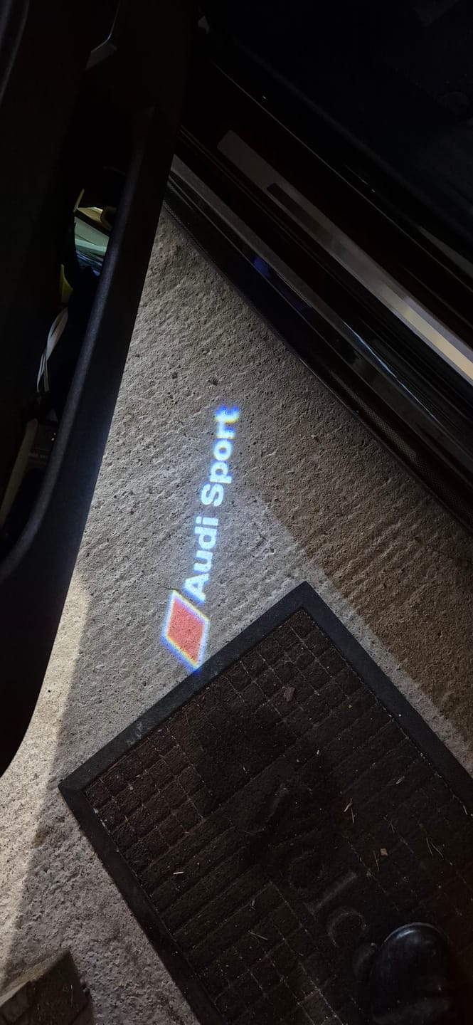 Customer photo review of Projecteur Led Porte Logo Audi