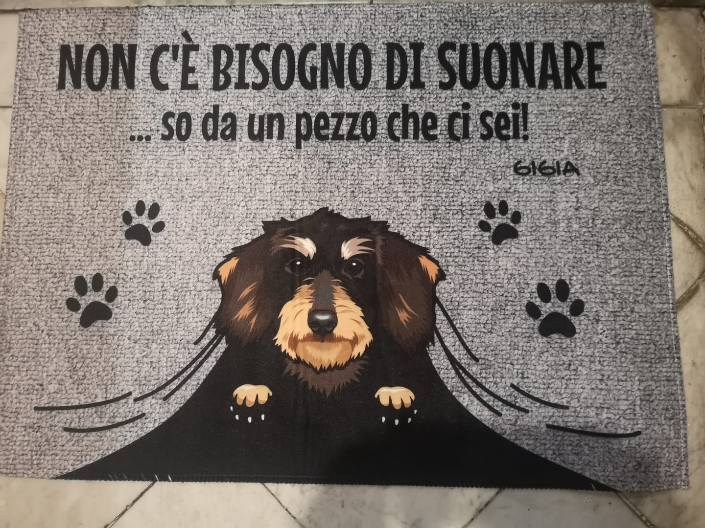 Customer photo review of Non c'è bisogno di suonare - Zerbino personalizzato