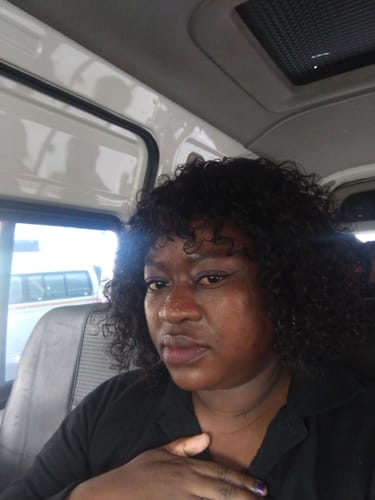 Customer photo review of Brazilian 4x4 Lace Wig Straight 8 Inch and Zoe Water Wave Fringe