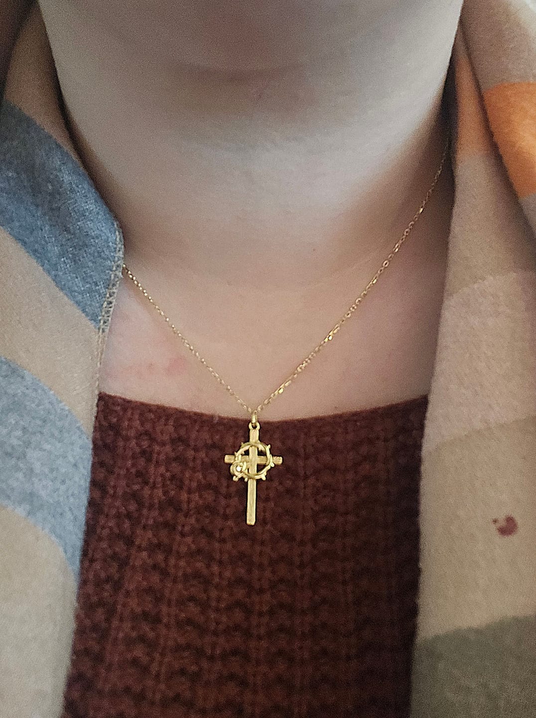 Customer photo review of Crown of Thorns Rose Cross Pendant Necklace