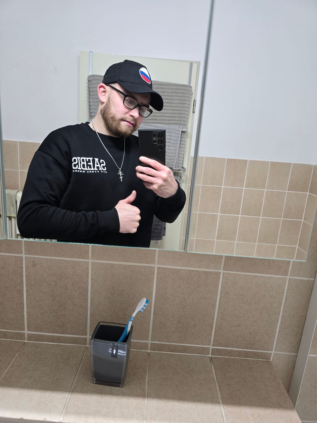 Customer photo review of Lifestyle Herren Sweater schwarz mit Stickerei by SAEBIS®