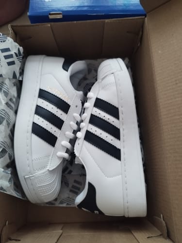 Customer photo review of Tenis Superstar Blanco Marino