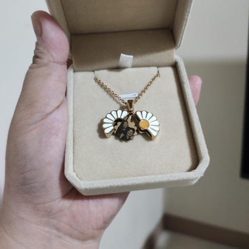 Customer photo review of Printave™ Personalized Flower Necklace