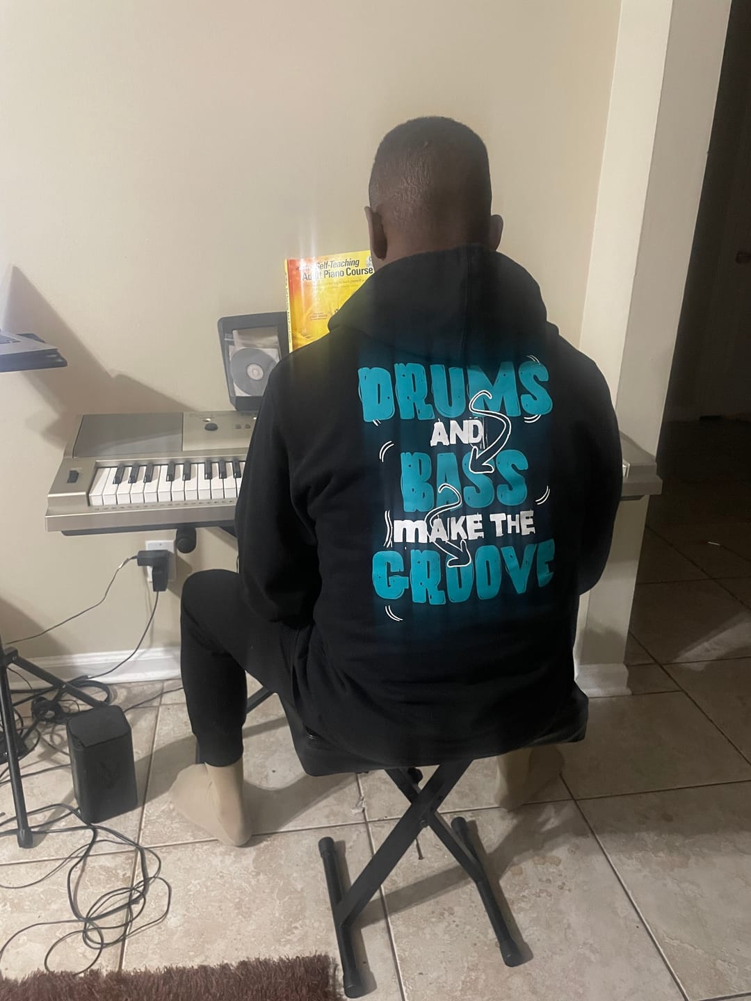 Customer photo review of Groove Hoodie (Black/Aqua)