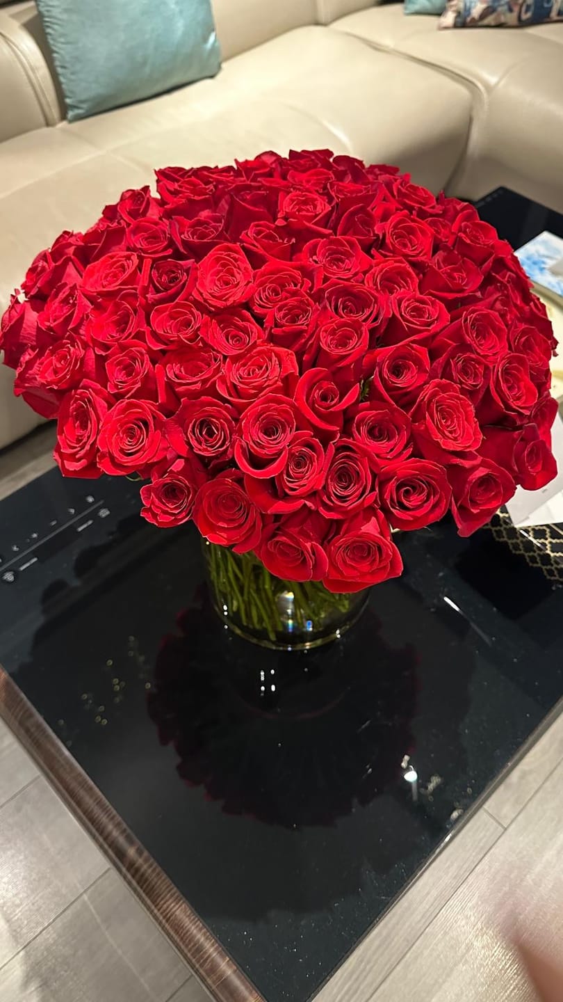 Customer photo review of 100 Stunning Red Roses