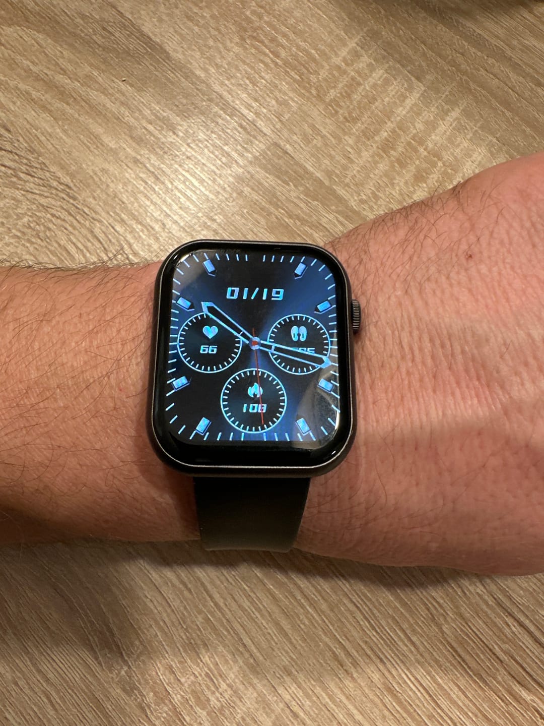 Customer photo review of Top Performance Smartwatch mit Gesundheitstracking / IP67 Wasserdichtigkeit / 35 Tage Akkulaufzeit / 100 Sportmodi (Portless)