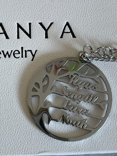 Customer photo review of Lebensbaum Kette mit personalisierten Namen