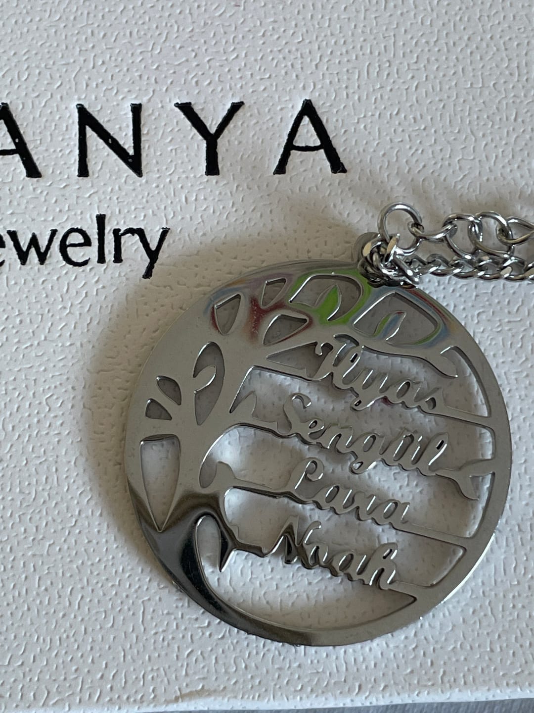 Customer photo review of Lebensbaum Kette mit personalisierten Namen