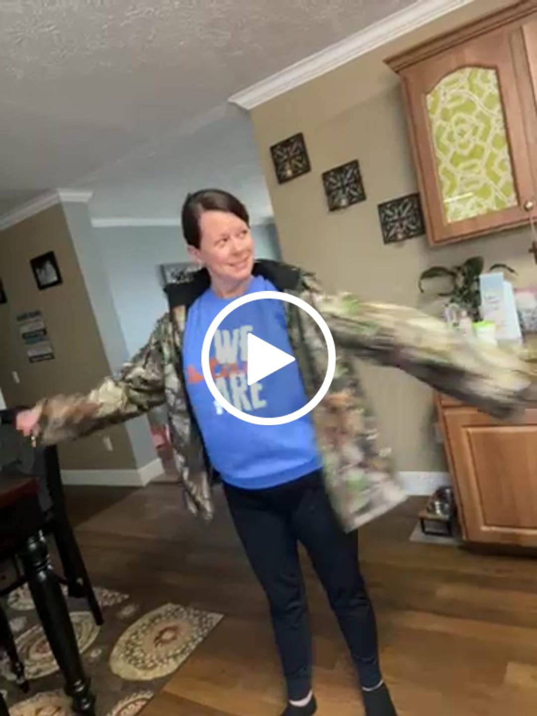 Customer video review of TideWe Heated Jacket for Women with Battery Pack and Detachable Hood Coat