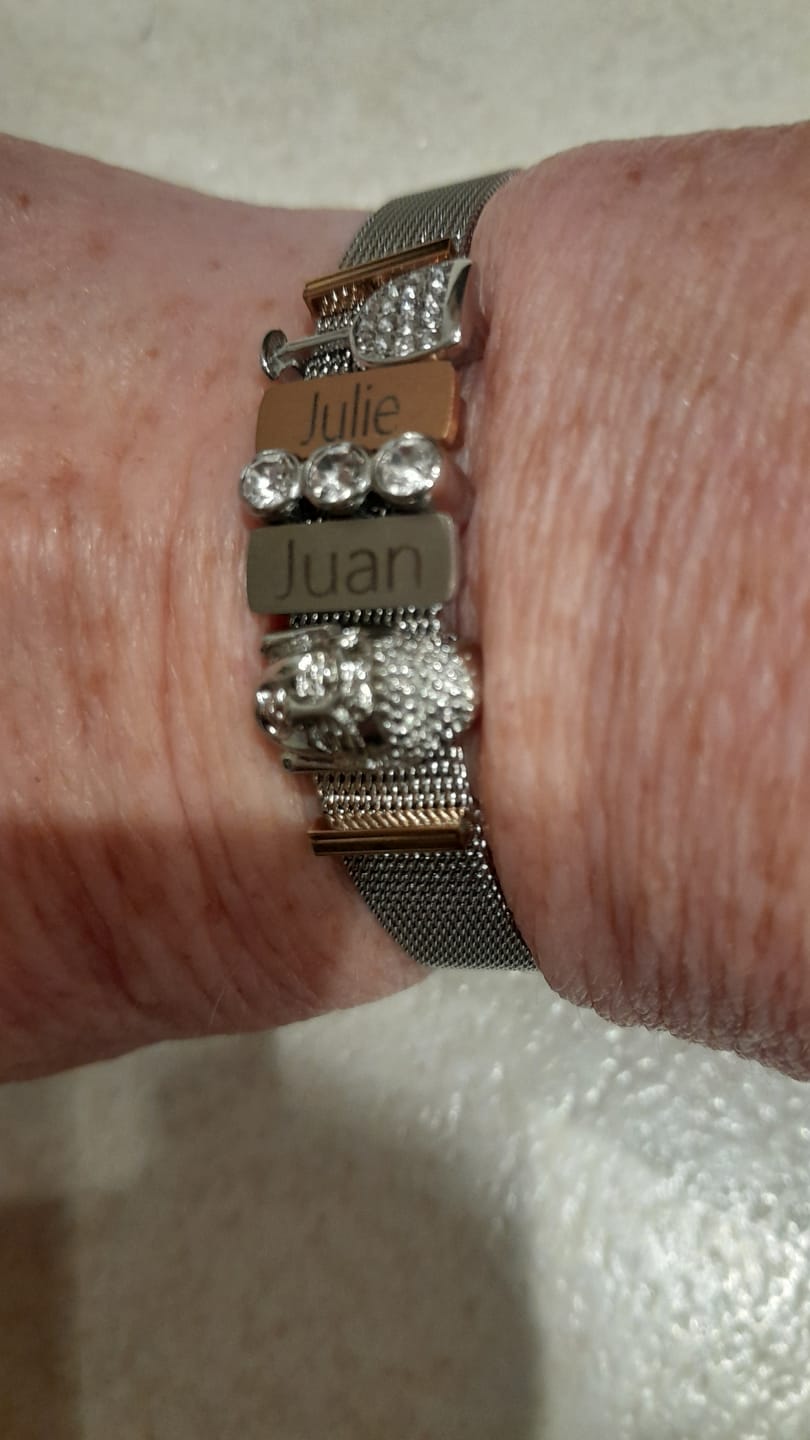 Customer photo review of Mesh charm name rosé gold