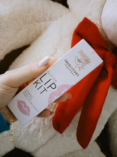 Customer photo review of Pretty Glitter Lip Kit