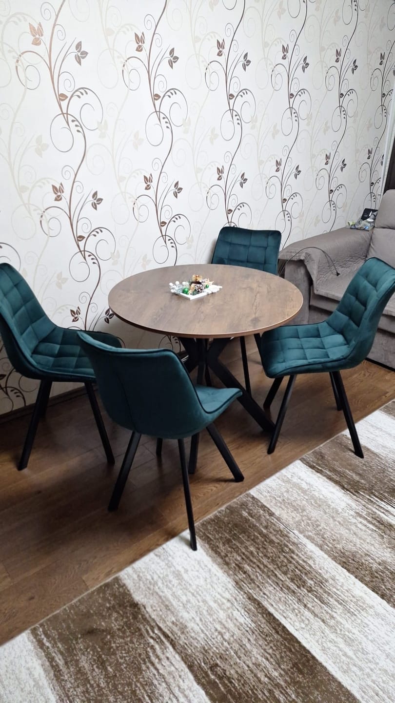Customer photo review of Masa TALIA II, nuc/negru mat, 90x90x76 cm
