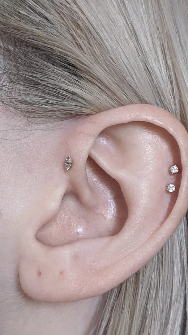 Customer photo review of 14K Gold Moissanite 6 Pronged Internally Threaded Labret Piercing 18G16G