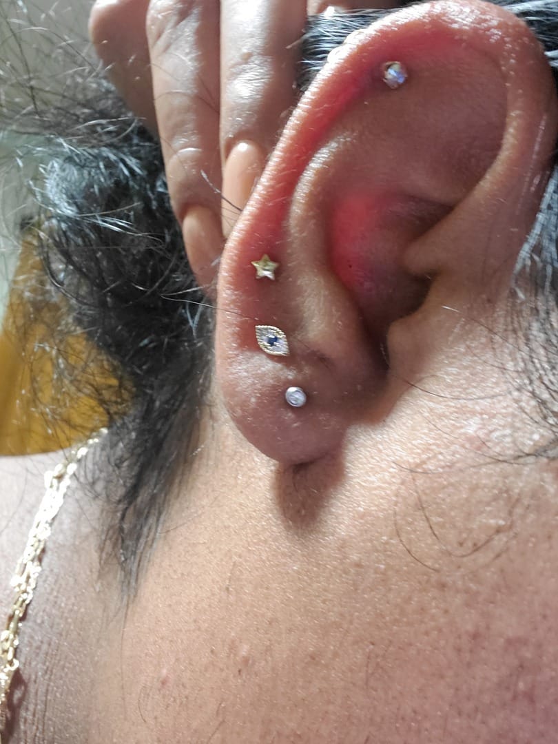 Customer photo review of 14K Gold Mini Volume Moon & Star & Heart Cartilage Earring 20G