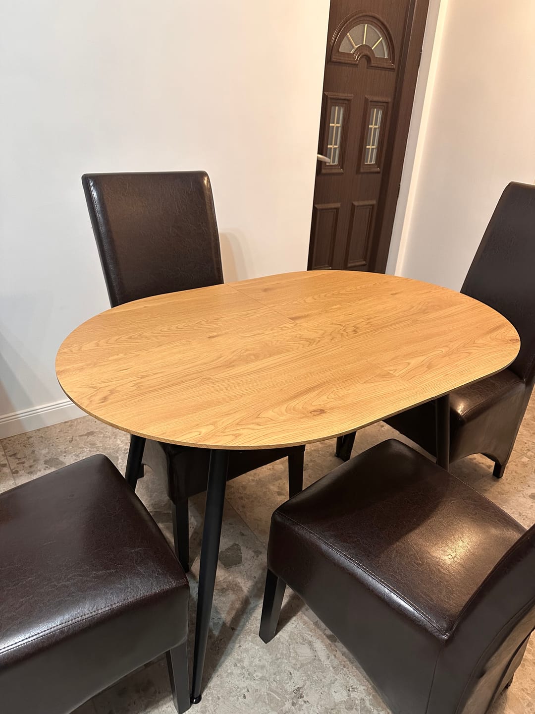 Customer photo review of Masa extensibila COLORADO, stejar auriu/negru, 120/160x80x74 cm