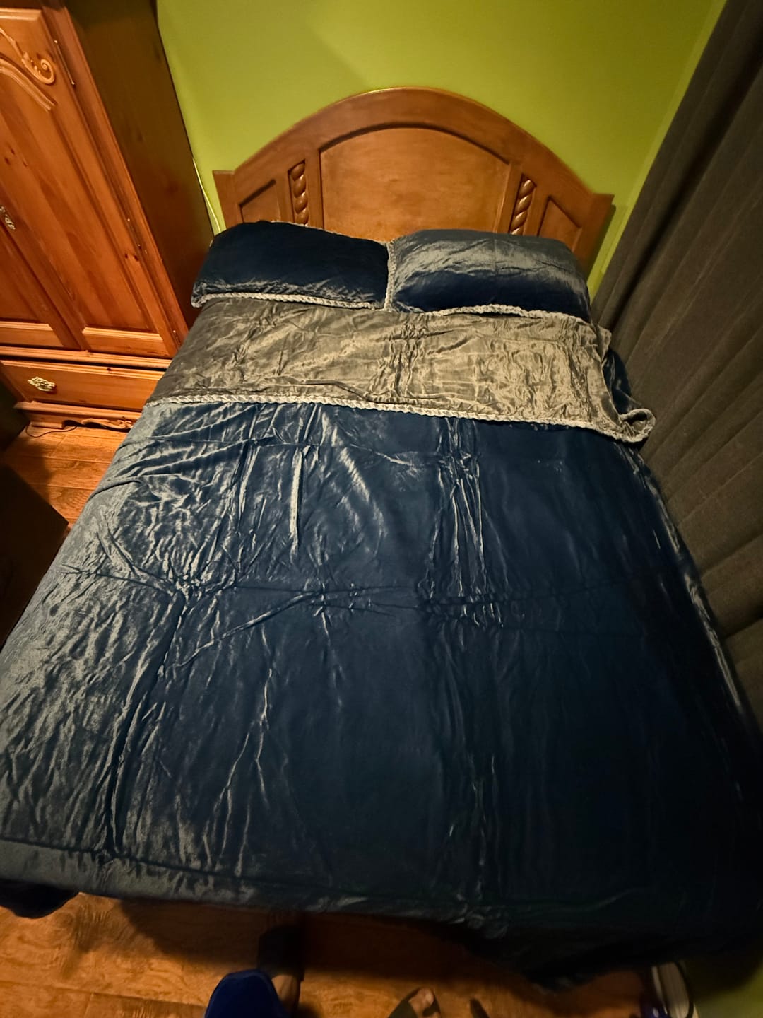 Customer photo review of Amorgos Fine Velvet Bedding Set