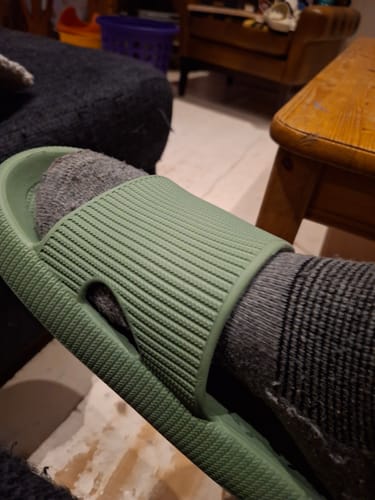 Customer photo review of HappyFlops