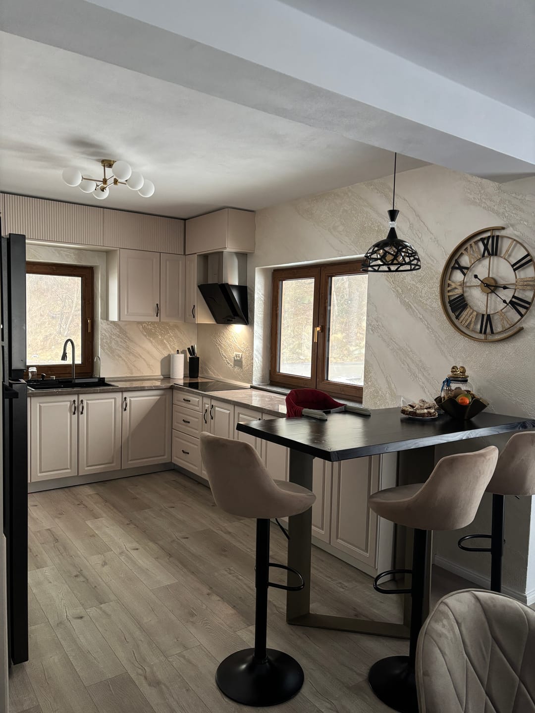 Customer photo review of Scaun bar H101, bej/negru, stofa catifelata/metal, 47x45x84 cm