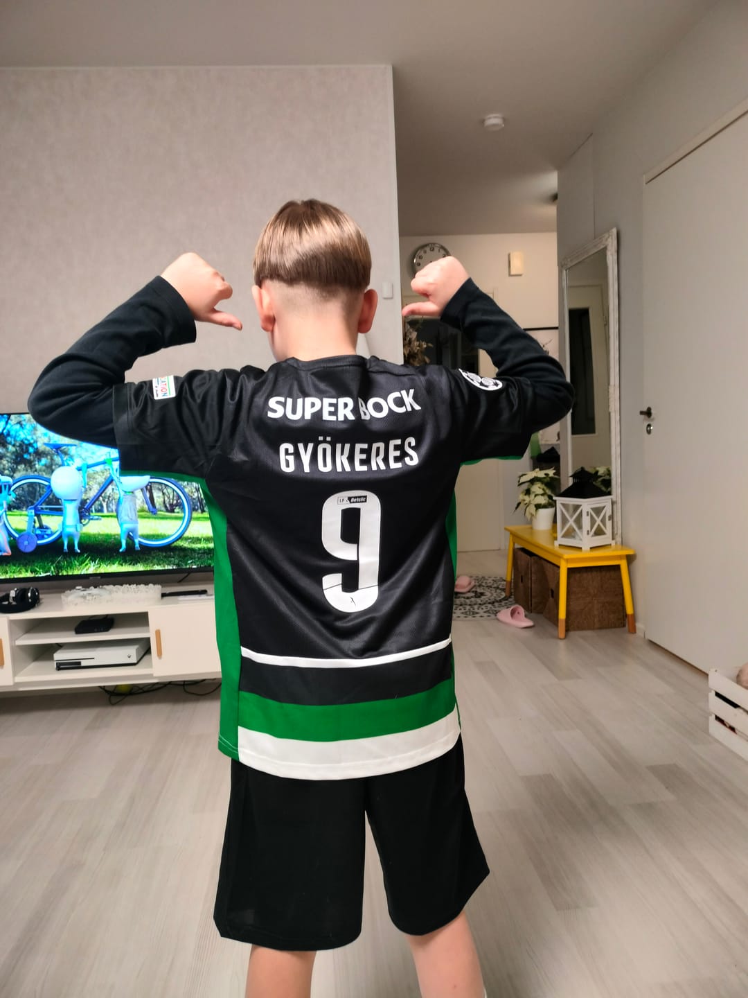 Customer photo review of Viktor Gyökeres Kids Size Sporting CP Lisbon Home Children Jersey