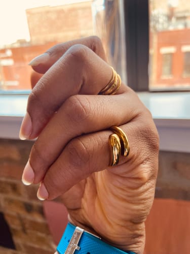 Customer photo review of Minimalist Waterdrop Ring