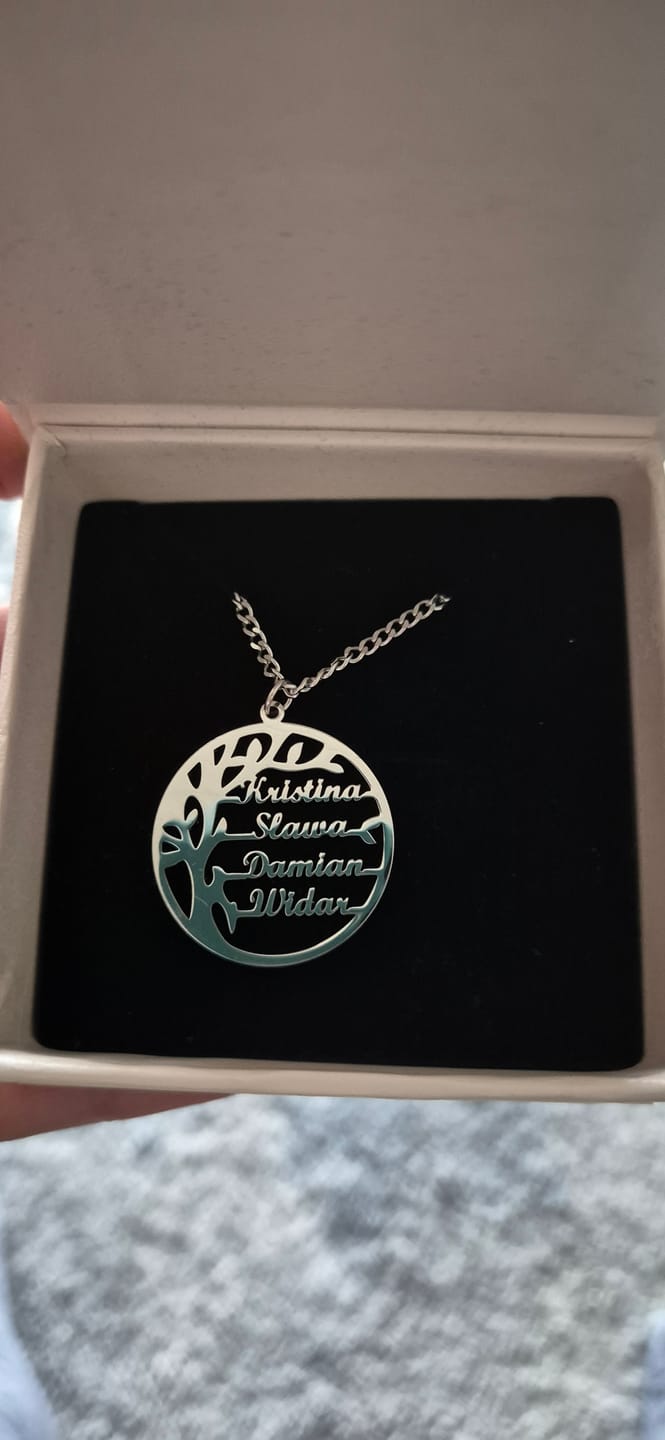 Customer photo review of Lebensbaum Kette mit personalisierten Namen
