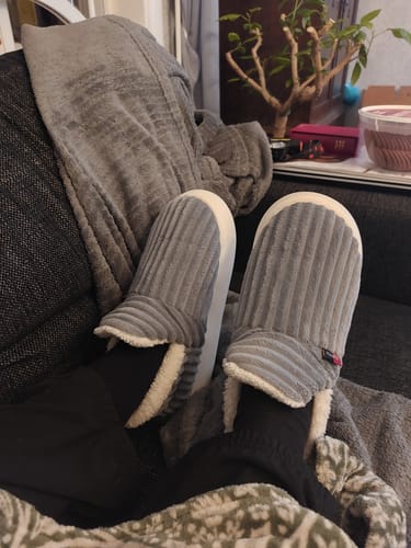 Customer photo review of HappyFlops Cozy