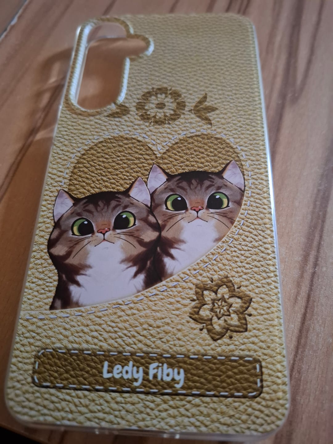 Customer photo review of Katzenherz Lederoptik  - Individuelle Handyhülle