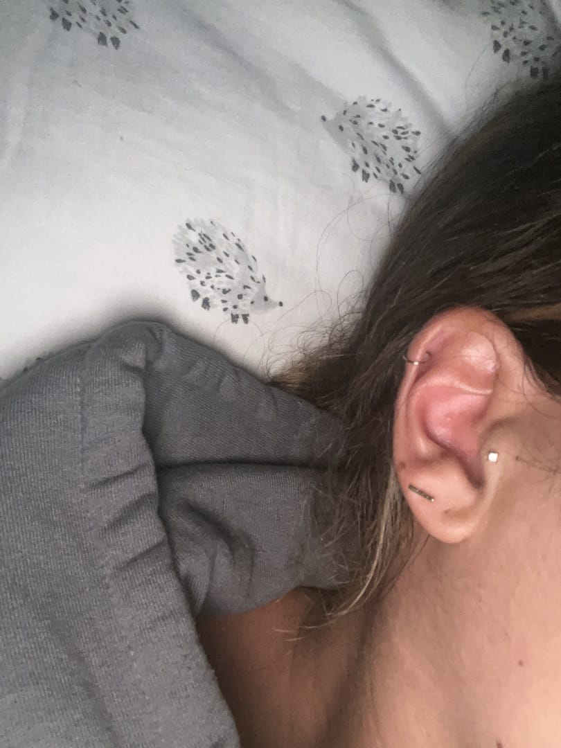 Customer photo review of 14K Gold Round Simple Stick cartilage earring 20g18g16g