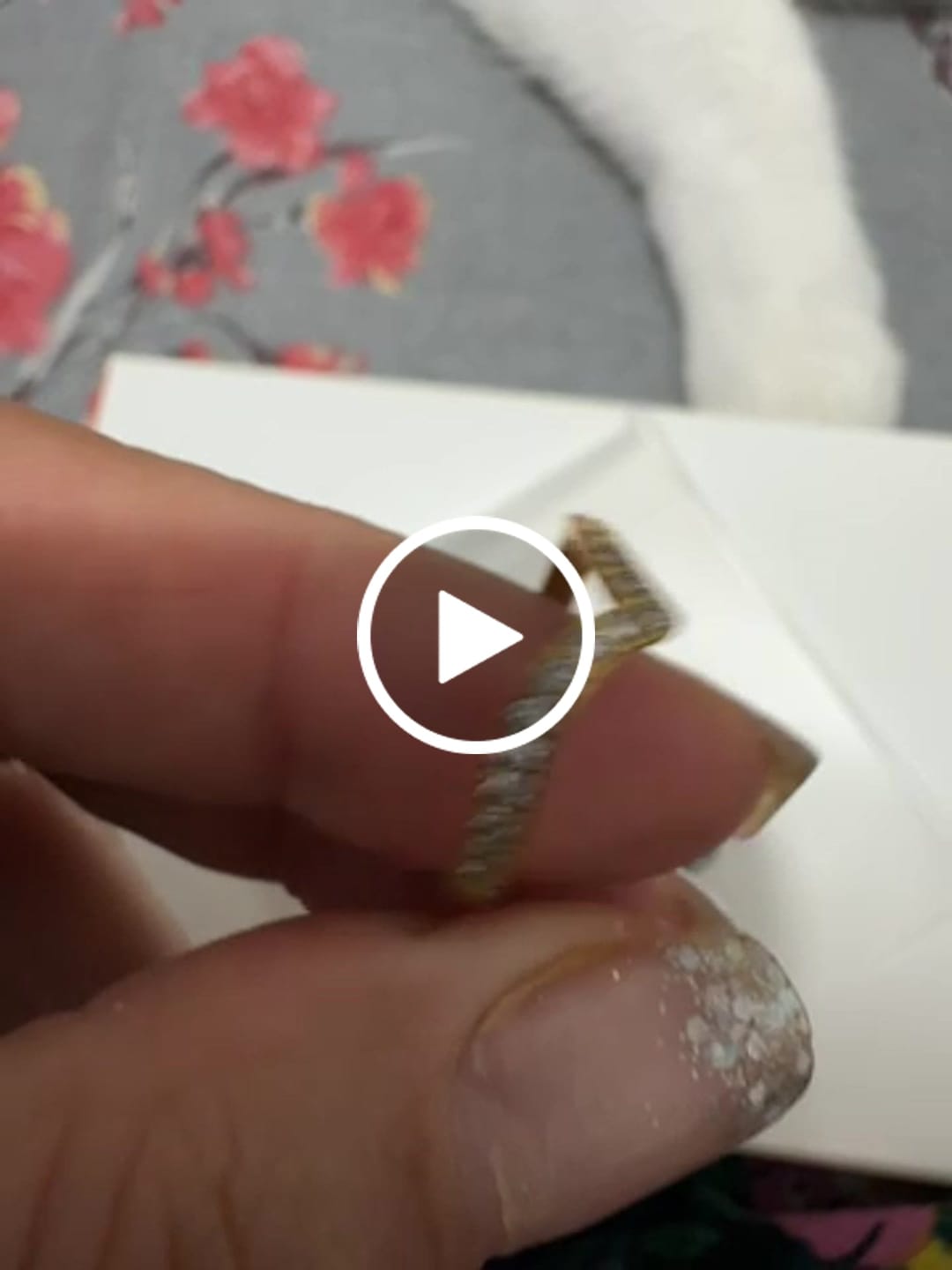 Customer video review of Anel Diadema com Pedras Brilhantes Banhado em Ouro 18k