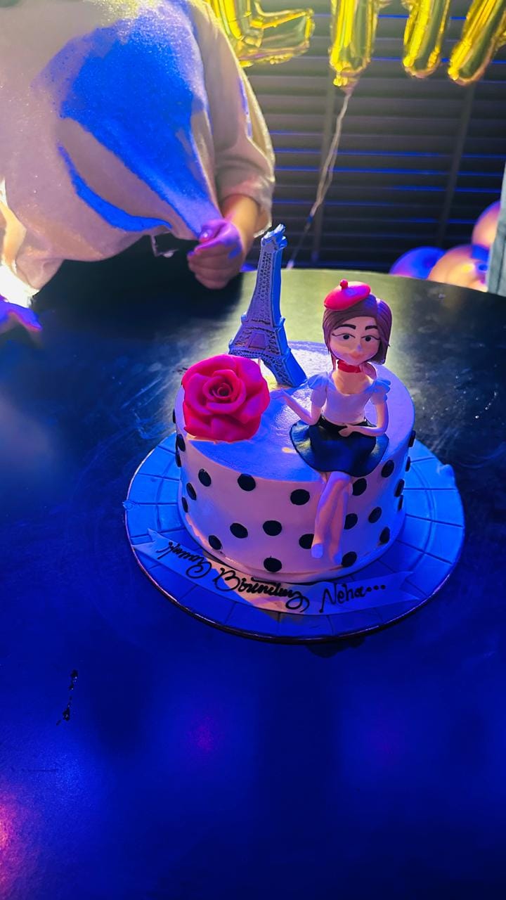Customer photo review of Side Workaholic Cake