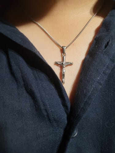 Reseña con foto de un cliente sobre Cross Minimal Pendant