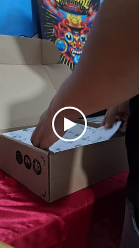 Customer video review of Chompa Dragones (Beige)